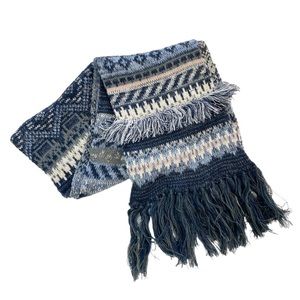 NWT American Eagle Fringed Knit Scarf